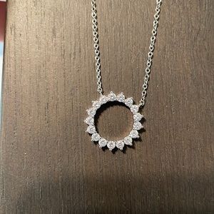 Gorgeous silver colour necklace with crystals